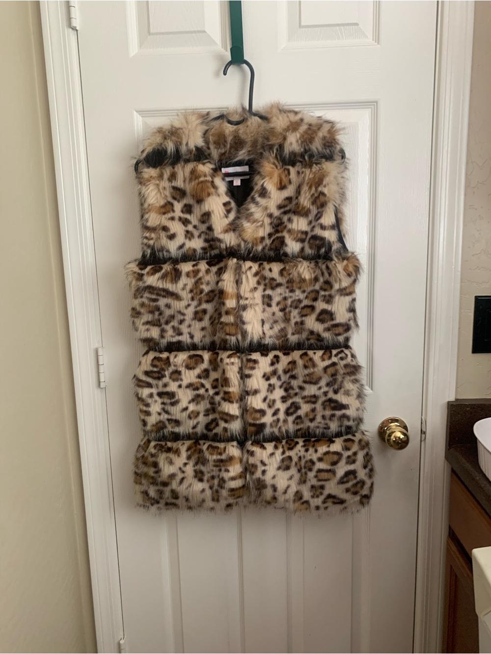 L'ATISTE Leopard-Tone Faux Fur Vest in Brown and Cream